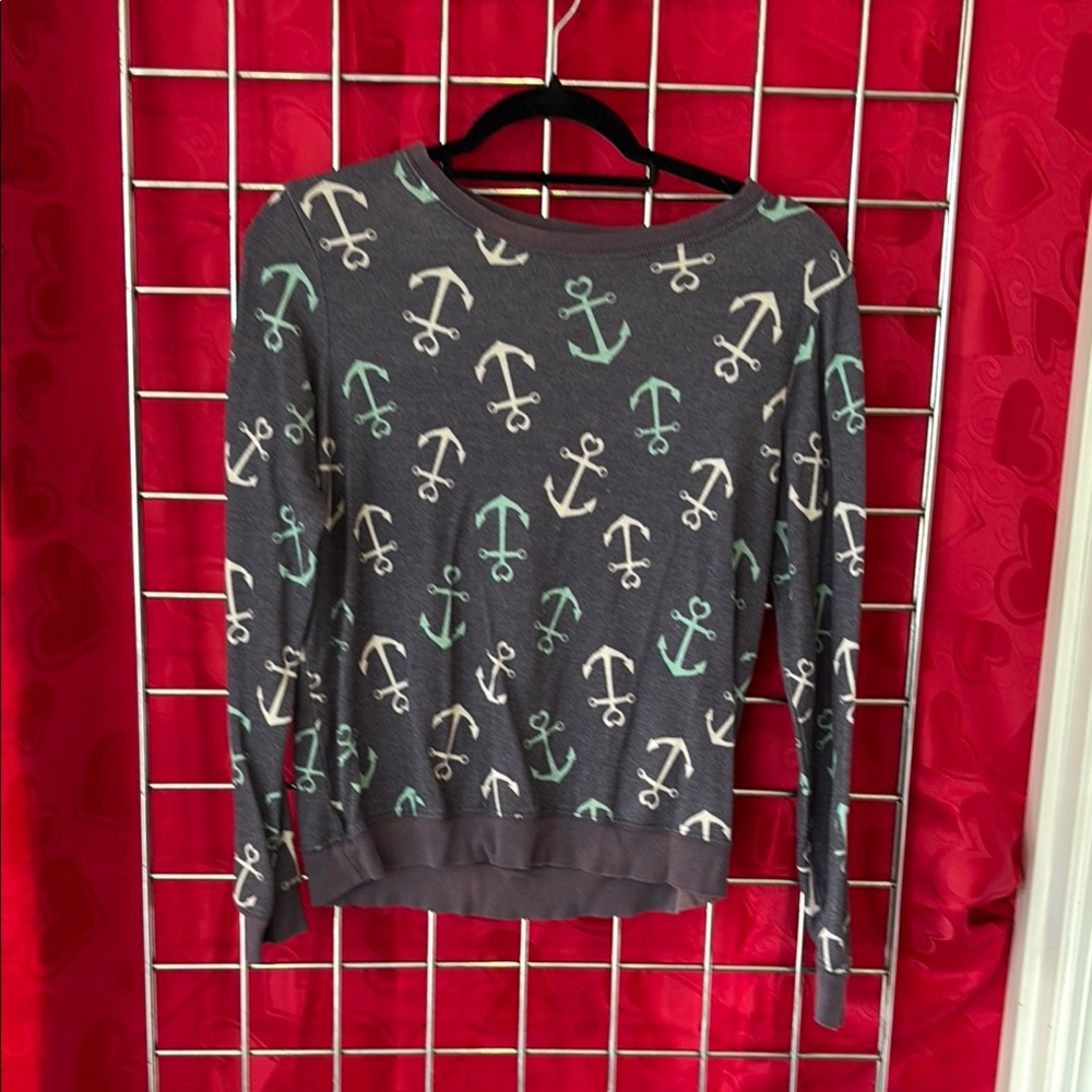 Eyeshadow Gray and Cream Crew Neck Sweater with Nautical Flair